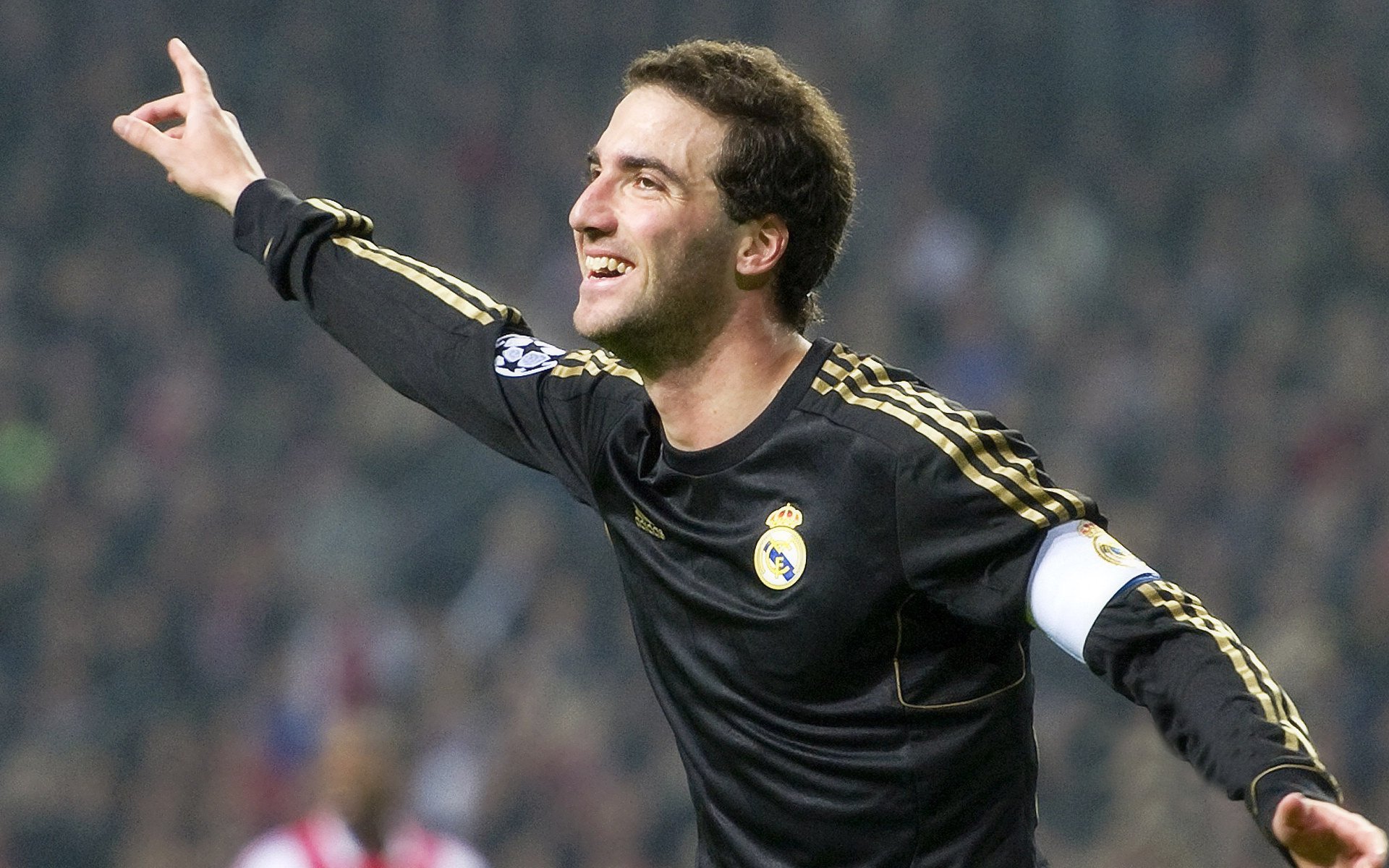 星空体育-包含伊布复出首秀出彩，阿森纳主场血战巴黎圣日耳曼，豪取3连胜的词条